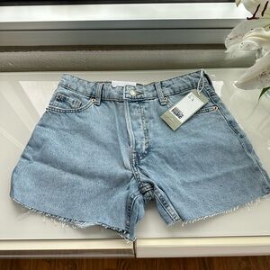 BRAND NEW! Low waisted 90s boyfriend jean shorts